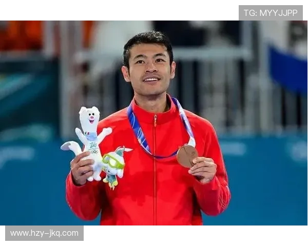 宁忠岩站上领奖台C位引发争议